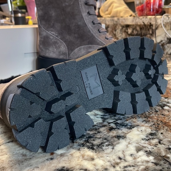 Size 8M Marc Fisher gray boots - Picture 2 of 3